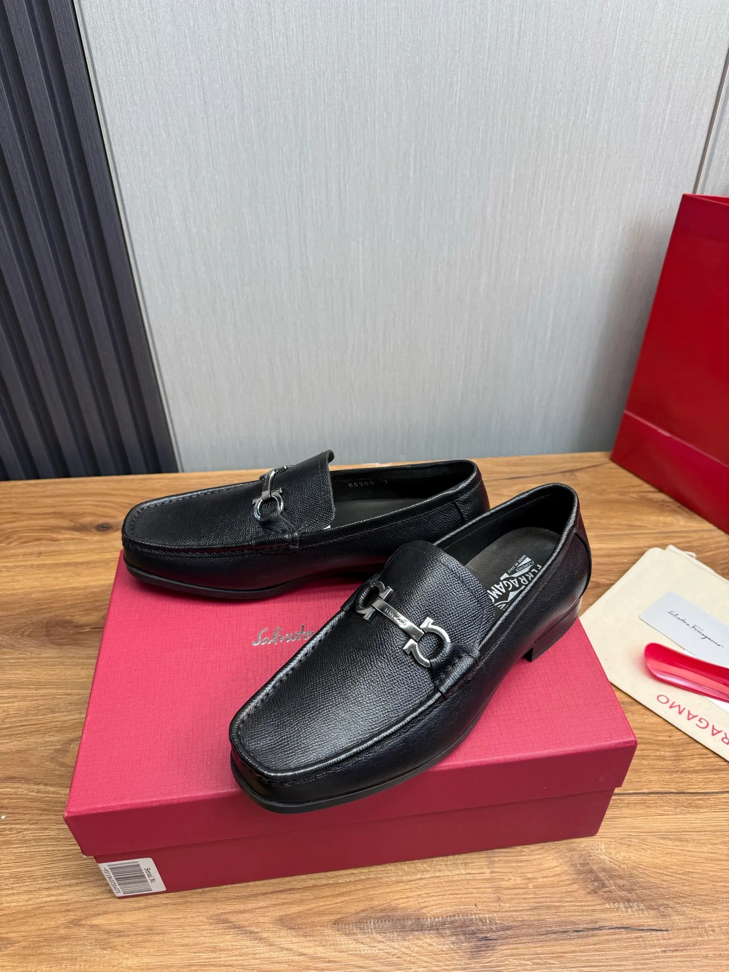 Men's shoes 💰760💰 Ferragamo. [Ferragamo] Men's Loaf leather shoes, the latest hot style, 1:1 original purchase quality, top quality, imported open-edge beaded cowhide leather on the upper, hand-made three-dimensional stitching highlights the round toe design, the inner feet are made of imported cowhide, with original wear-resistant rubber outsole, matching code 39-44, (38, 45 custom-made, non-refundable)